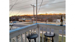 Studio Penthouse in Victorian near University of Arkansas, Wilson Park and Razorback Greenway, Nature and Bike Trail
